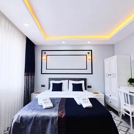 Pretty House *
