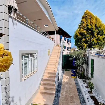 Pretty House *